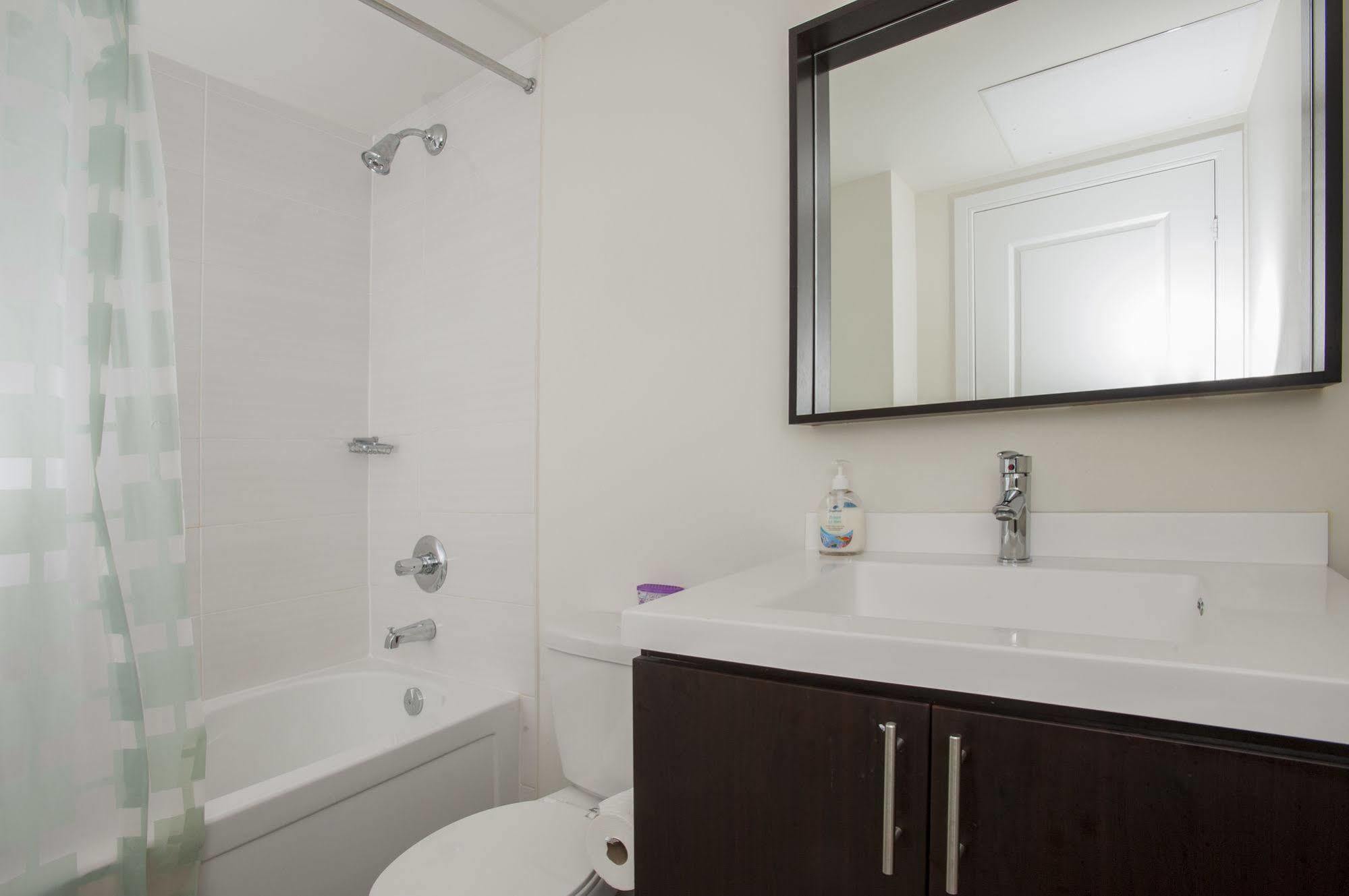 Life Suites Luxury Downtown Condos Toronto Luaran gambar